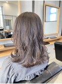 ふんわり柔らかいセミロングスタイル