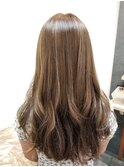 ベージュ系ハイライトゆるゆる巻きロングヘアー