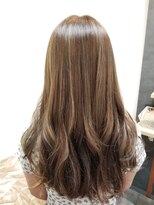 シュエット(Chouette) ベージュ系ハイライトゆるゆる巻きロングヘアー