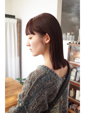 ムク(Muku) ピンクカラーの切りっぱなしボブ