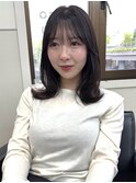 くびれミディアムヘアとブラウンカラーがかわいい！