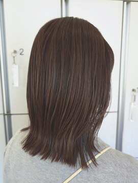 まとまり重視の上品なミディアムストレート