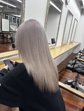グランルッソ 岡山駅前(GRAN LUSSO) 【国富】ハイトーン、ダメージレスブリーチ使用　ホワイトグレー