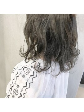 ミント(mint) 脱赤み。シフォングレージュ。