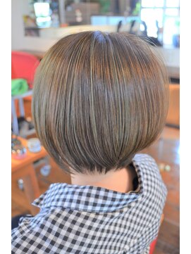 ピースリーヘア バイ カーサ(peathree.hair by CASA) ミニボブ×ブルージュ