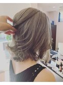 透明感のあるミルクティーグレージュ×巻きボブ