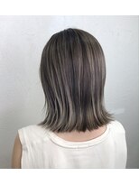 ループ(LOOP)&nbsp;人気！外国人風グレージュハイライト