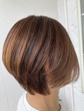 フリー(Free) 脱白髪染め/白髪ぼかし/シークレットハイライトカラーショート