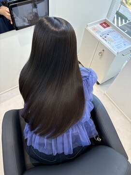 エミュスト(Emuest) ◯ 髪質改善　心斎橋　難波　縮毛矯正