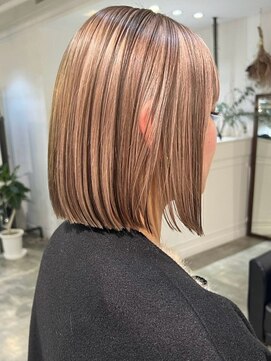 イリ 大阪(ili) ハイライトカラーミルクティーベージュレイヤーカット