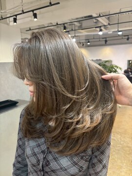 メリー オオサカ(Merly Osaka) 海外風重ためレイヤーカット