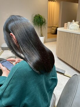 ニア 栄(nia) 大人シアーベージュミニウルフボブミディアムレイヤー