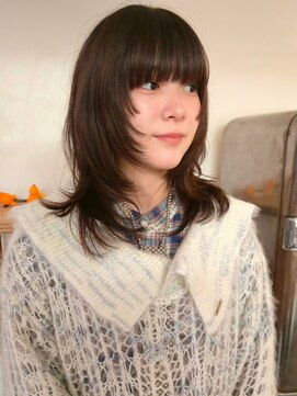 顔周りにポイントを！レイヤーカットとステップカット