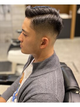 フランクスバーバー アンド ビアークラブ(FRANK'S BARBER and BEER CLUB) ワイルドアップバングかき上げショートレイヤーフェードカット