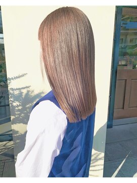 ニキータ(Nikiita) 柔らかい質感のグレージュ