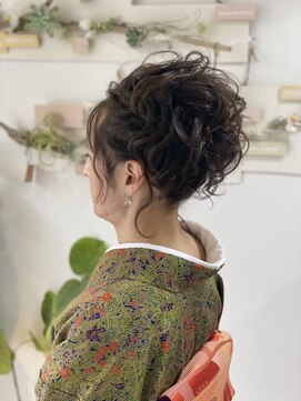 ヘアセットサロンエッジ(Edge) お誕生日記念にお着物で街歩きショートヘアさんヘアセット