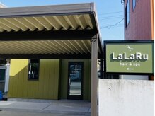ララル(LaLaRu)の雰囲気（緑の看板が目印です♪駐車場2台完備）