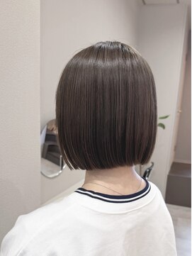 ニモ(NIMO.) ボブ色素薄めカラーグレージュ