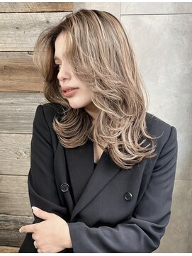 トルネード(TORNADO) 外国人風・海外レイヤーカット グレージュハイライトt112