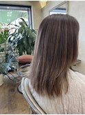 セミロング　ハイライト　白髪ぼかし　ミルクティーベージュ