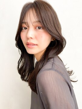 アグノス 青山(Agnos) ミディアムレイヤーカット美髪斜めバング愛され大人ガーリー