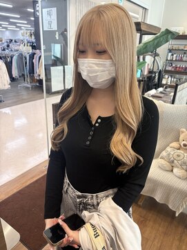 ビーバイシージャストビューティー(B by C just beauty) ロングヘア ハイトーン ブロンド ベージュ
