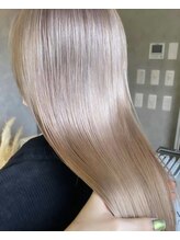 #THREE×ホワイトブロンド《博多/博多駅前》