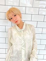 ミエル ヘア 新宿(miel hair) ハイトーンベージュ×耳かけショート