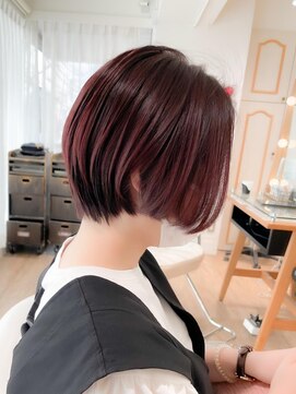 ネオリーブ チロル 横浜西口店(Neolive CiroL.) 前下がりショートヘア 暗め艶髪ピンクカラー