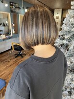 ロイズ ヘアデザイン アンド スパ(LOES) ホワイトブロンドベージュハイライト×ボブ×白髪ぼかし