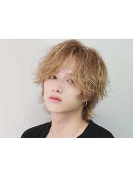 透明感×ダメージレス。ケアブリーチでつくる、こなれ感たっぷりのデザインカラーを[新宿駅近/深夜営業有]