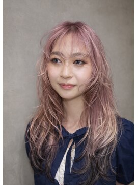 ロロネー 池田(Lolonois) ピンクベージュ × レイヤーカット｜透明感カラー