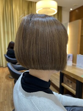 イデア 研究学園店(idea) 艶ベージュ×美シルエットコンパクトボブ