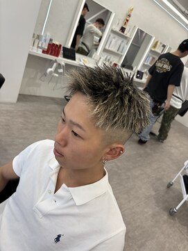 ルースト 心斎橋店(ROOST) 刈り上げセンターパート/波巻きツイストスパイラル/大阪
