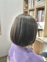 クネア(kunea)&nbsp;カーキーグレージュ/透明感/グレージュカラー/マニッシュボブ