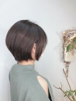 イーラ(era)&nbsp;《era》前下がりショート 耳掛けアレンジ ブルーグレージュ みわ