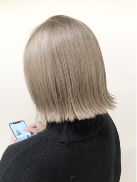 リー 枚方(Lee) 熊谷　ショートホワイトベージュ