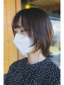 コモド(COMODO) 長さキープでスッキリ!顔まわり眺めのマッシュウルフで、