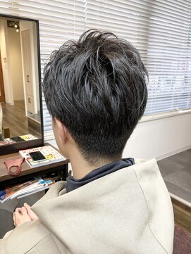 ベッカ(Becca) アップバング刈り上げショート