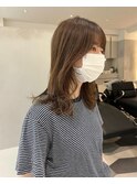 オリーブベージュ×抜け感 無造作ミディアム