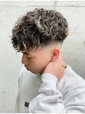 スペインカール　フェード　メンズ　カット　眉毛