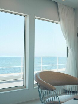 ポテトエル(ポテトL)の写真/【海が見えるオシャレなサロン】穏やかな波音と広がる青い海。ここでしか味わえない特別なサロン時間☆