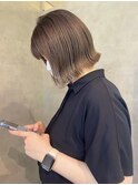 オリーブベージュカラー