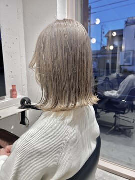 ティム(tim) 残留状態からのホワイトベージュ