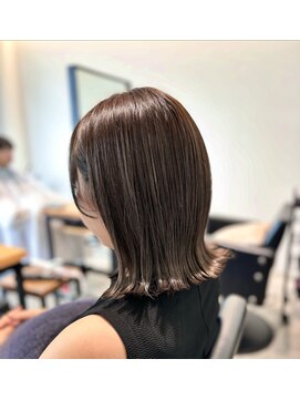 アール(ART) 透明感カラー×外はねボブ