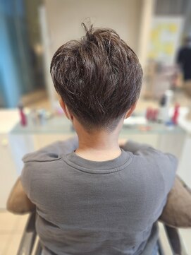 ビフィーノ イーリス 川西店(bifino iris) 耳出しすっきり刈り上げショート