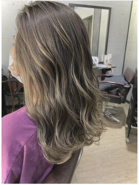 ワン(One) 外国人風バレイヤージュ☆