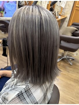 シャンティ 琴似店(Shanti) グレーアッシュ(ブリーチ2回)