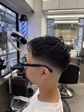 グルーマーズトウキョウ(GROOMER/S TOKYO) アップバングショート/フェザーアップ/スキンフェード/メンズ