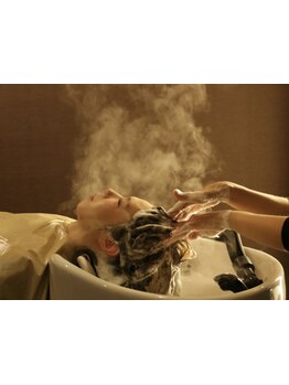 エイジングケアにおすすめ。抗酸化作用のある極上ヘッドスパで至福の美容室時間を…。[田園調布/奥沢]